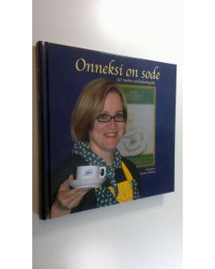 Tekijän Marjatta Hinkkala käytetty kirja Onneksi on sode : 90 vuotta sotilaskotityötä (ERINOMAINEN)