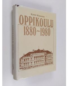 Kirjailijan Kyösti Kiuasmaa käytetty kirja Oppikoulu 1880-1980 : oppikoulu ja sen opettajat koulujärjestyksestä peruskouluun