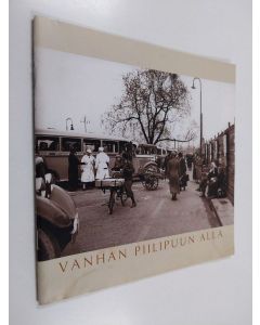 Tekijän Kristina Rive  käytetty teos Vanhan piilipuun alla