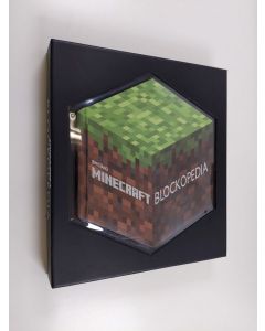 Kirjailijan Alex Wiltshire käytetty kirja Minecraft Block O Pedia (kotelossa)