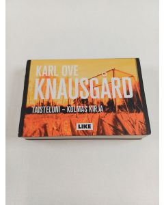 Kirjailijan Karl Ove Knausgård käytetty kirja Taisteluni Kolmas kirja (Miki-kirja)