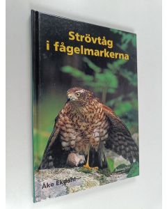 Kirjailijan Åke Ekdahl käytetty kirja Strövtåg i fågelmarkerna