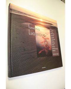 käytetty kirja Tunnelmia luonnossa