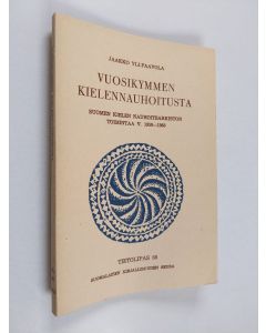Kirjailijan Jaakko Yli-Paavola käytetty kirja Vuosikymmen kielennauhoitusta - Suomen kielen nauhoitearkiston toimintaa