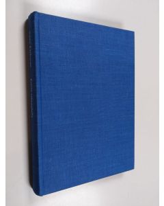 Kirjailijan Joppe Karhunen käytetty kirja Koiria sotapolulla : Sotakoiratarinoita Vienan korpitaisteluista ja partisaanien takaa-ajoista jatkosodan päiviltä