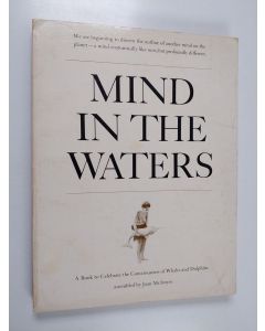 Kirjailijan Joan McIntyre käytetty kirja Mind in the Waters - A Book to Celebrate the Consciousness of Whales and Dolphins