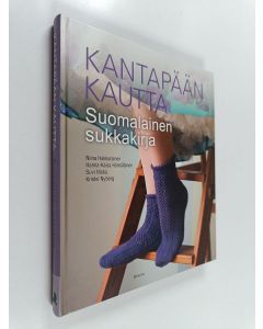 Kirjailijan Niina Hakkarainen käytetty kirja Kantapään kautta : suomalainen sukkakirja