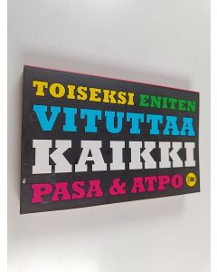 Kirjailijan Pasa & Atpo käytetty kirja Toiseksi eniten vituttaa kaikki