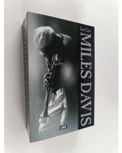 Kirjailijan Ian Carr käytetty kirja Miles Davis : muusikon elämä