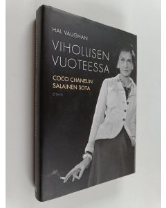Kirjailijan Hal Vaughan käytetty kirja Vihollisen vuoteessa : Coco Chanelin salainen sota