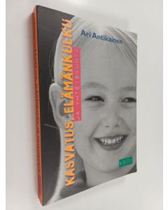 Kirjailijan Ari Antikainen käytetty kirja Kasvatus, elämänkulku ja yhteiskunta