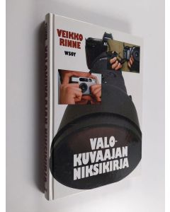 Kirjailijan Veikko Rinne käytetty kirja Valokuvaajan niksikirja