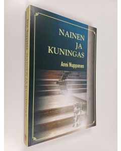 Kirjailijan Anni Nupponen käytetty kirja Nainen ja kuningas : Muisto lämpimästä maasta