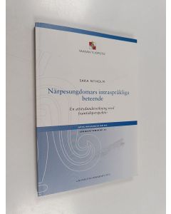 Kirjailijan Sara Nyholm käytetty kirja Närpesungdomars intraspråkliga beteende. En attitydundersökning med framtidsperspektiv