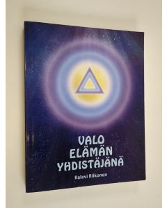 Kirjailijan Kalevi Riikonen käytetty kirja Valo elämän yhdistäjänä