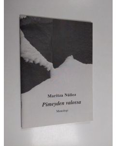 Kirjailijan Maritza Nunez & Alfonso Padilla käytetty teos Pimeyden valossa - monologi