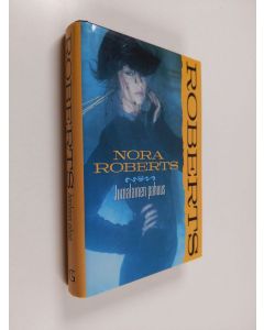 Kirjailijan Nora Roberts käytetty kirja Jumalainen pahuus