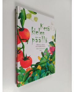 Kirjailijan Aira Savisaari käytetty kirja Kesä kielen päällä : Onni ja Anni puutarhureina