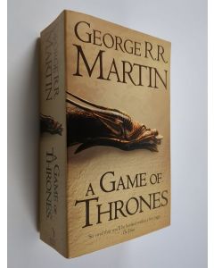 Kirjailijan George R. R. Martin käytetty kirja A Game of Thrones
