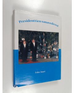 Kirjailijan Esko Juuri käytetty kirja Presidenttien vanavedessä