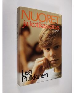 Kirjailijan Lea Pulkkinen käytetty kirja Nuoret ja kotikasvatus