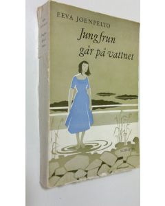 Kirjailijan Eeva Joenpelto käytetty kirja Jungfrun går på vattnet