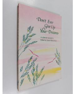 Tekijän Blue Mountain Arts  käytetty kirja Don't Ever Give Up Your Dreams - A Blue Mountain Arts Collection