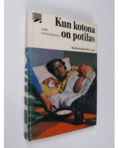 Kirjailijan Maire Aho käytetty kirja Kun kotona on potilas