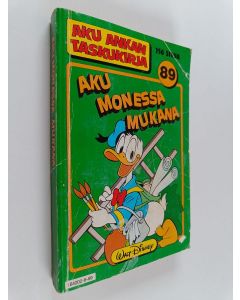 Kirjailijan Walt Disney käytetty kirja Aku monessa mukana