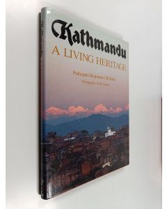 Kirjailijan Pashupati Shumshere J. B. Rana käytetty kirja Kathmandu - A Living Heritage
