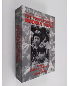 Kirjailijan Dudley L. Poston Jr. & David Yaukey käytetty kirja The Population of Modern China