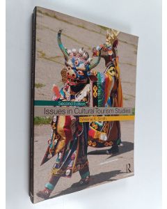 Kirjailijan Melanie K. Smith käytetty kirja Issues in cultural tourism studies