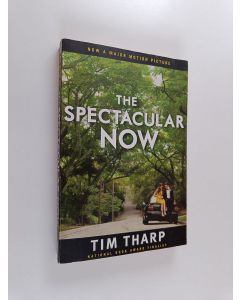Kirjailijan Tim Tharp käytetty kirja The Spectacular Now