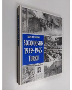 Kirjailijan Jouni Kallioniemi käytetty kirja Sotavuosien 1939-1945 Turku