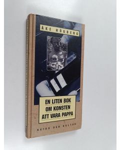 Kirjailijan Åke Högberg käytetty kirja En liten bok om konsten att vara pappa