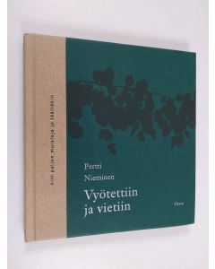 Kirjailijan Pertti Nieminen käytetty kirja Vyötettiin ja vietiin : runoja