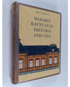 Kirjailijan Anja Tsokkinen käytetty kirja Iisalmen kaupungin historia 1930-1969 (signeerattu)