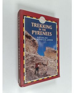 Kirjailijan Douglas Streatfeild-James käytetty kirja Trekking in the Pyrenees