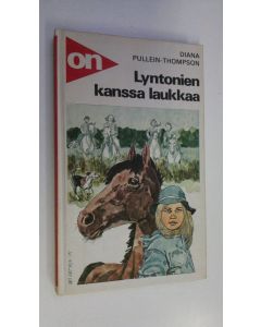 Kirjailijan Diana Pullein-Thompson käytetty kirja Lyntonien kanssa laukkaa