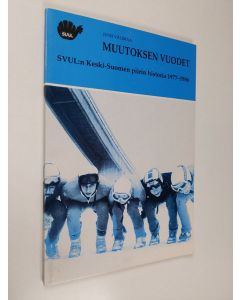Kirjailijan Jussi Välimaa käytetty kirja Muutoksen vuodet : SVUL:n Keski-Suomen piirin historia 1977-1986