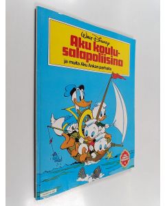 Kirjailijan Walt Disney käytetty kirja Aku koulusalapoliisina ja muita Aku Ankan parhaita