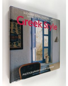Kirjailijan Suzanne Slesin käytetty kirja Greek Style
