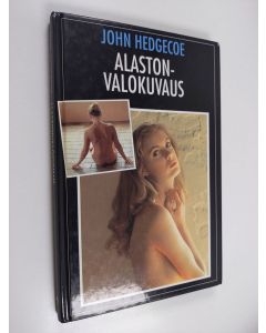 Kirjailijan John Hedgecoe käytetty kirja Alastonvalokuvaus