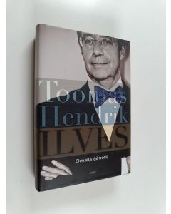 Kirjailijan Toomas Hendrik Ilves käytetty kirja Omalla äänellä