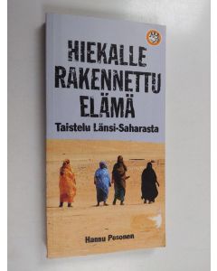 Kirjailijan Hannu Pesonen käytetty kirja Hiekalle rakennettu elämä : taistelu Länsi-Saharasta