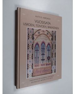 Kirjailijan Antti O. Arponen käytetty kirja Vuosisata uskoen, toivoen, rakastaen : Lappeenrannan evankelis-luterilaisen seurakunnan vaiheita 1913-2013
