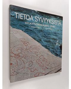 Kirjailijan Juhani Grönhagen käytetty kirja Tietoa syvyyksistä : hylkytutkimuksen opas
