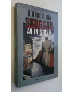 Kirjailijan K. Arne Blom käytetty kirja Skuggan av en stövel