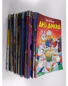 käytetty teos Aku Ankka vuosikerta 2003 (puuttuu nrot 7 ja 34)