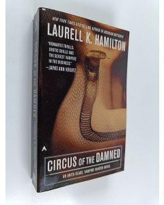 Kirjailijan Laurell K. Hamilton käytetty kirja Circus of the Damned